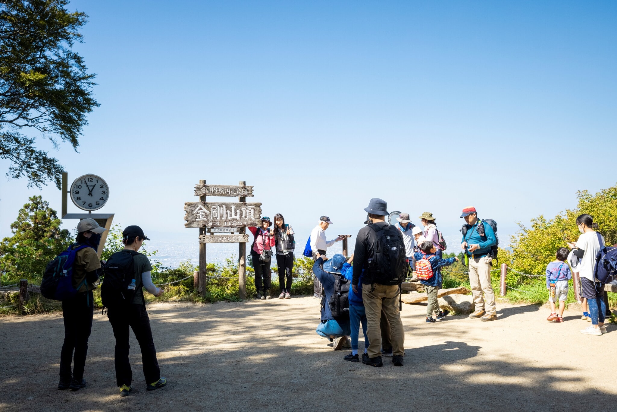 hiking-list-of-things-to-bring004.jpg